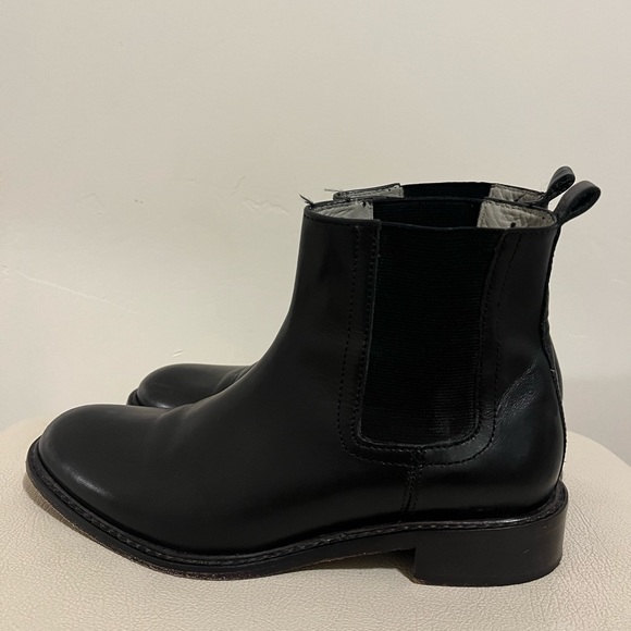 Johnston& Murphy Women’s Chelsea Black Leather Ankle Bootie’s Size 6.5 - Picture 11 of 13